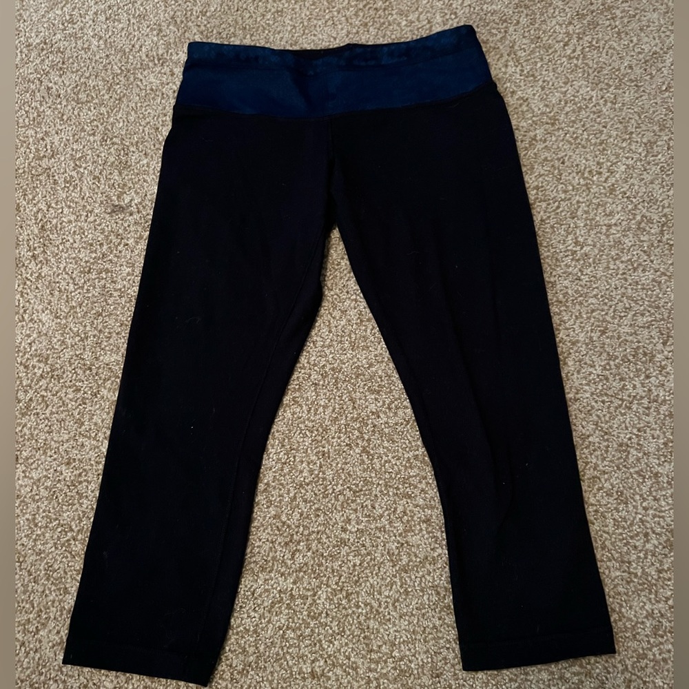 Lululemon cropped leggings.